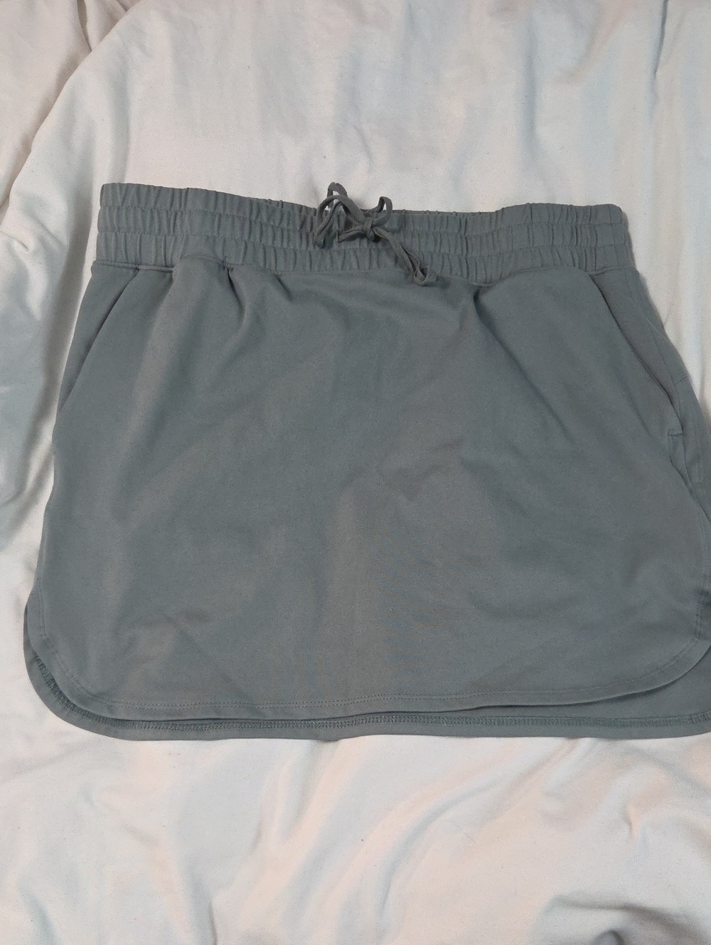 Drawstring Athletic Skort in Grey/Green